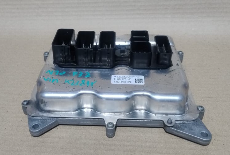 BMMW 420i F32 2013 ENGINE CONTROL ECU UNIT SET DME 8626172