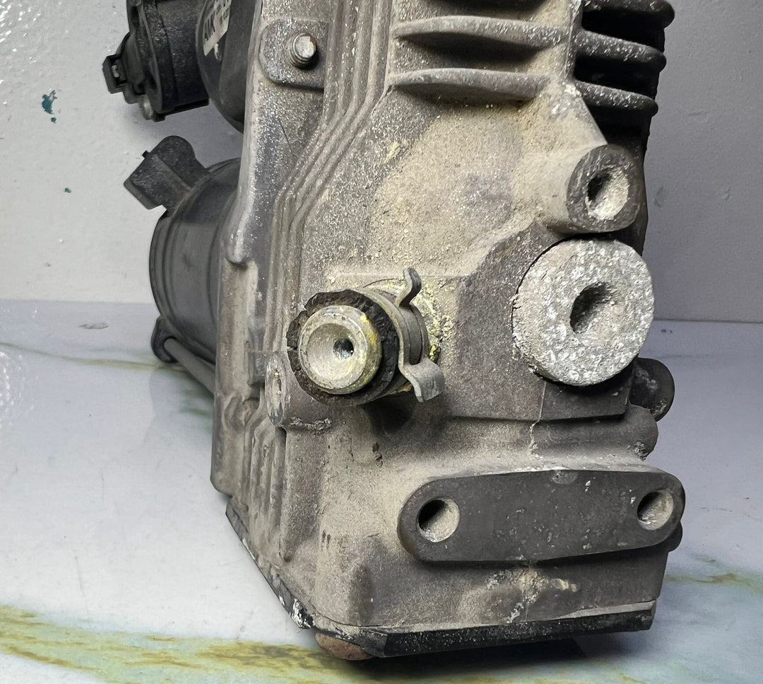 Mercedes W639 Vito V-Class  Airmatic Air Suspension Compressor Pump A639 3200404