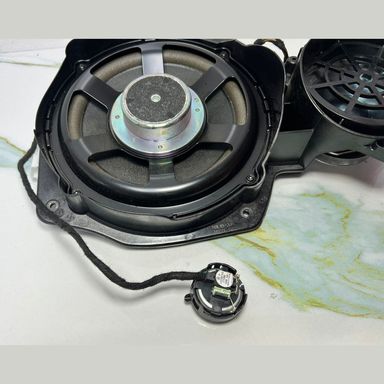 07-13 Mercedes-Benz W221 Front Door Right Bottom Speaker Logic7 A221 8205902 OEM