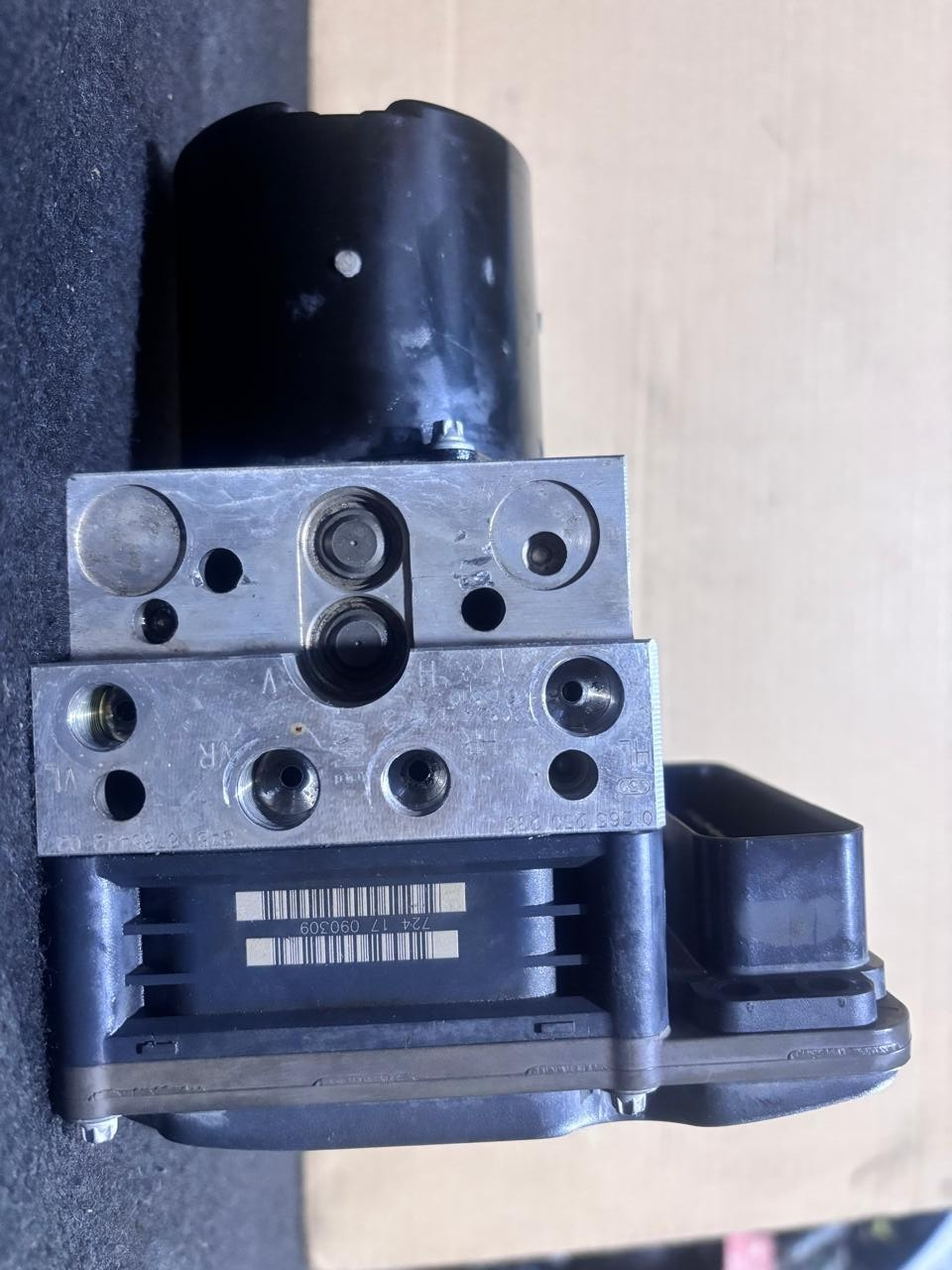 BMW 7 SERIES F01 F02 730D F10 N57 OEM ABS Pump Brake Control Unit 6792478 Bosch