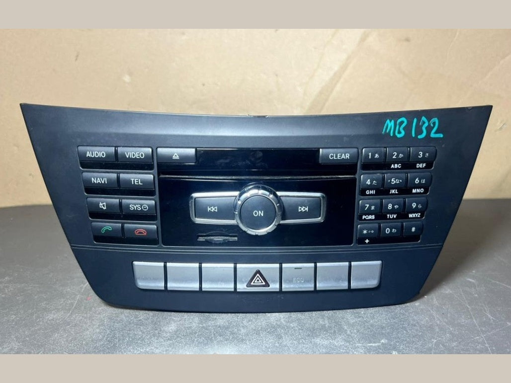 Mercedes W204 Navigation Command Radio Audio Head Unit CD Player A204 9006409