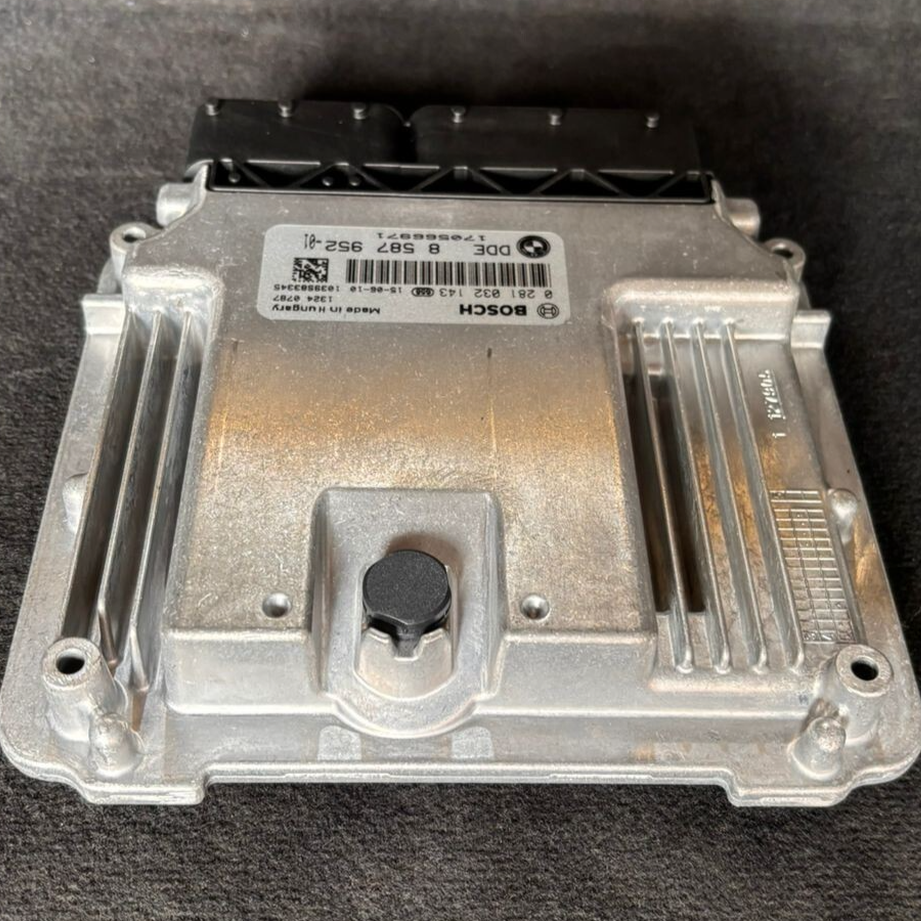 BMW F20 F21 LCI 116d B37 ENGINE CONTROL UNIT SET  DDE ECU  + FEM + Key - 8587952
