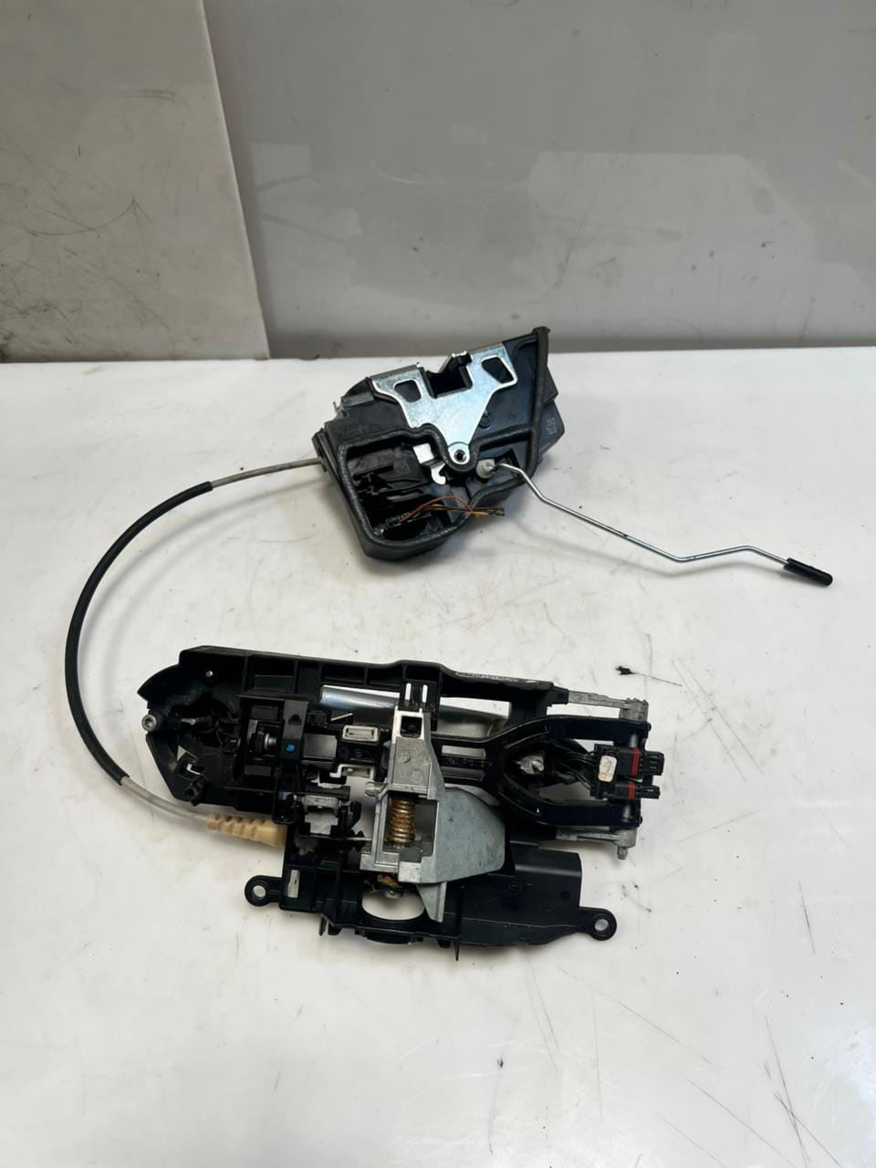 BMW F10 5' F11 GT F07 F01 LEFT REAR Exterior Door Handle Bracket Left 7187227