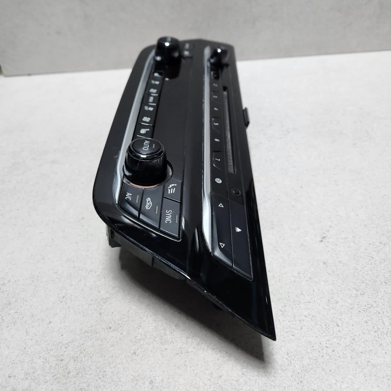 2017-2020 BMW 530i Climate Control Switch 6834441 5 Series G30 G31