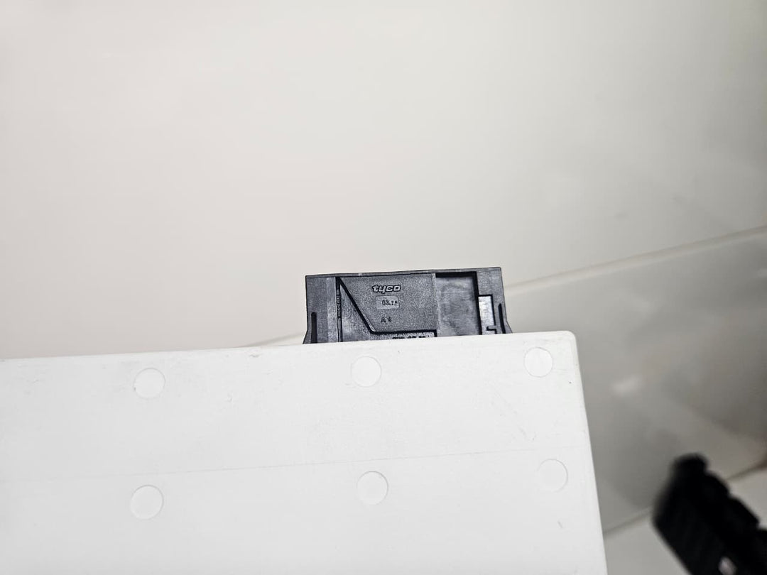 OEM BMW E60 E63 E70 E71 Comfort Keyless Passive Access Control Module 9134707