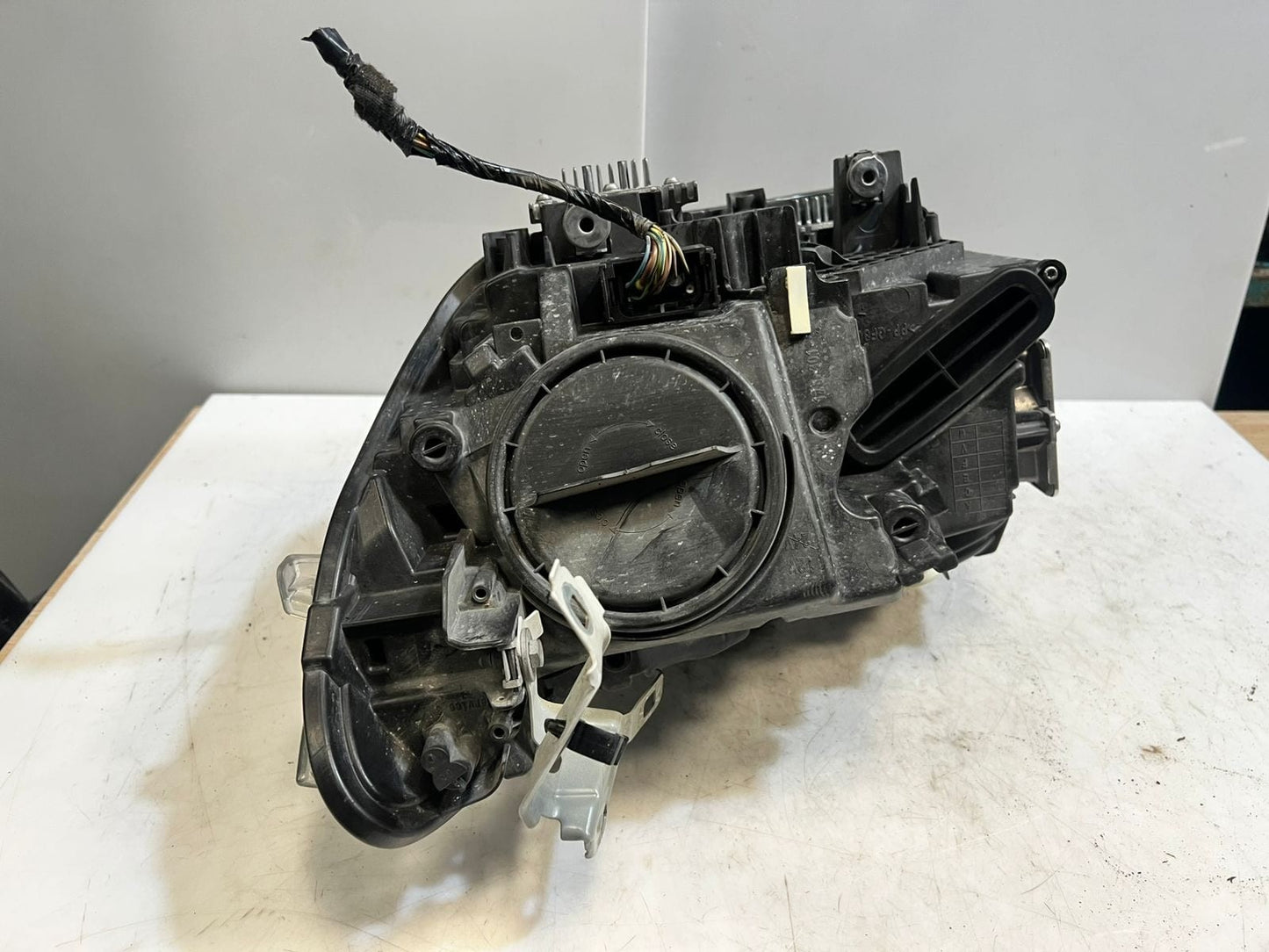 2011-2012 BMW 1' F20 F21 120i LEFT RIGHT Bi-Xenon Headlight 7229687 7229688 ECE