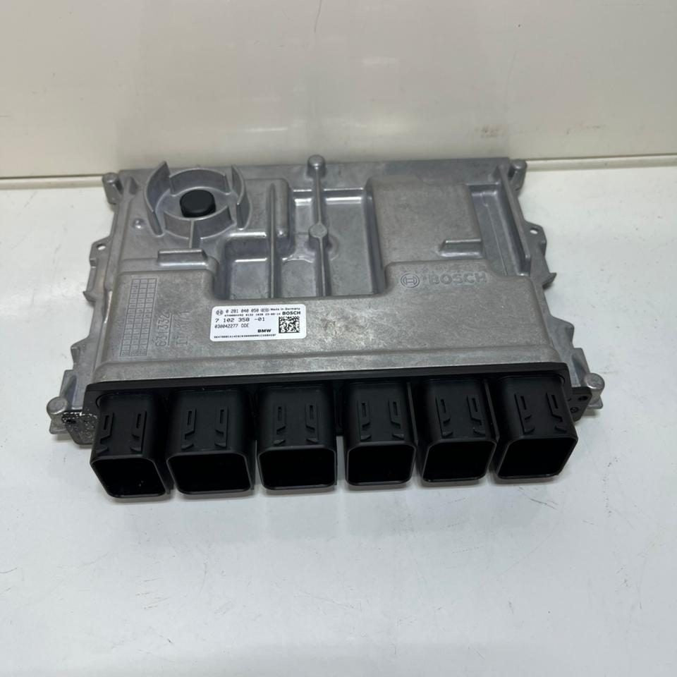 OEM BMW X5 G05 Engine Control Unit ECU Only DDE 7102358