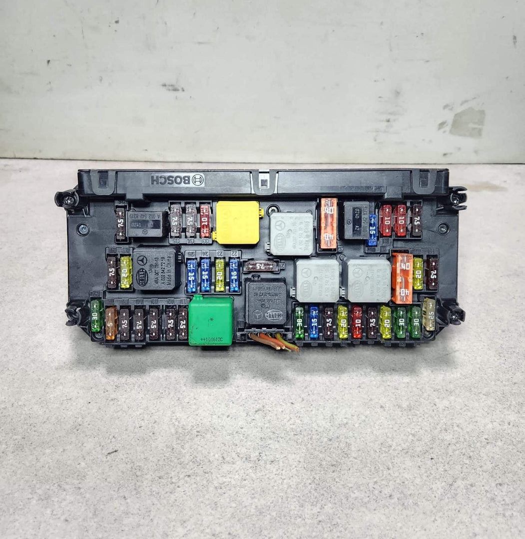 2010-16 Mercedes E-Class Front Sam Control Fuse Box Module A2129008307 W212 W204