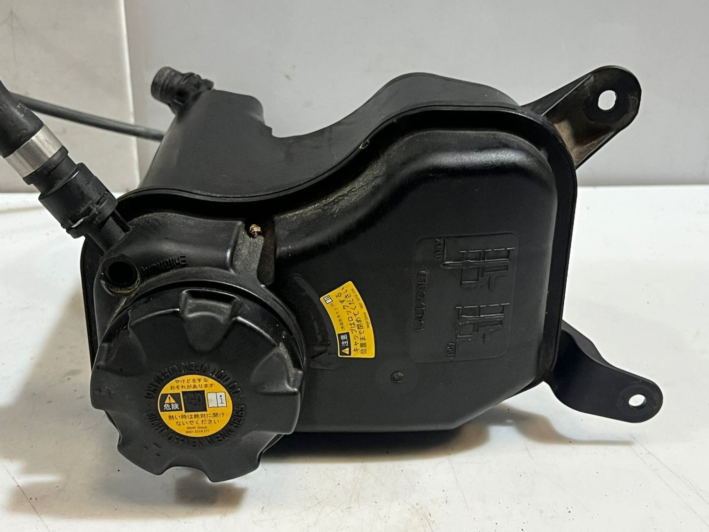 2006-2013 BMW E90 E91 E92 E93 E82 E84 335 330 Coolant Expansion Tank 7607482 OEM