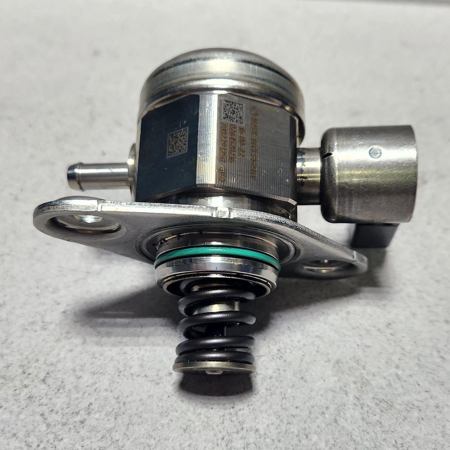 Mercedes-BenzHigh Pressure Fuel Pump A2740700501 W204 W205 W212 W213 C207
