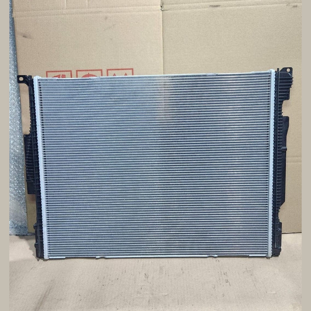 2015-2021 BMW 320i Engine Cooling Radiator 8652497 F20 M140 F22 F23 F87 230i