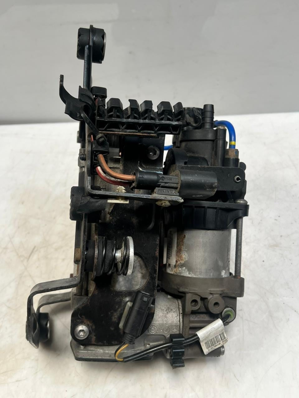 2015-2020 BMW 740i 7 Series G11 G12 Air Suspension Compressor Pump 443021002 OEM