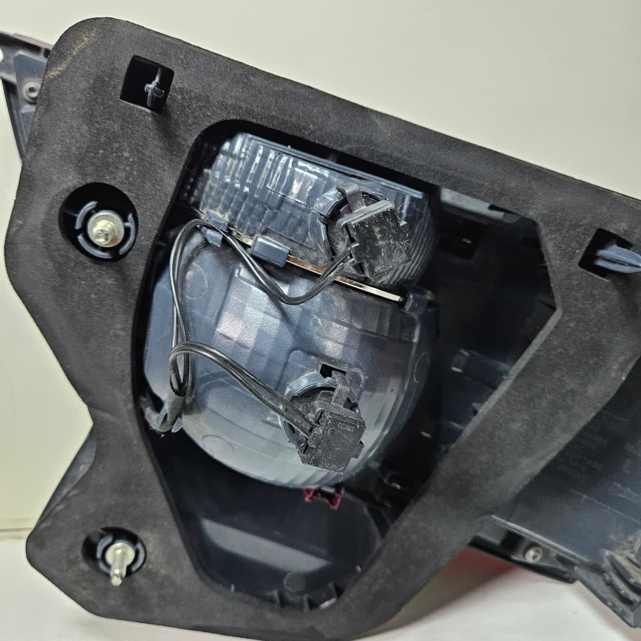 7306167-2014-2017 BMW5 Series F07 550i GT xDrive Rear Light in Trunk Lid Left 