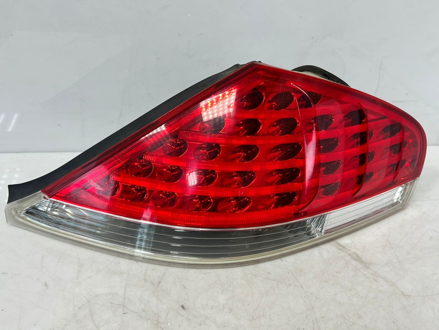 2006-2007 BMW M6 E63 E64 6' 640I 645I RIGHT SIDE Tail Light LED 7170976 OEM
