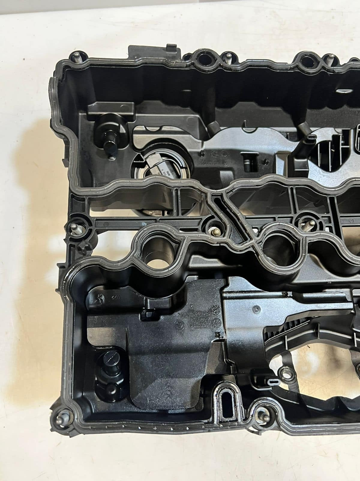 BMW Cylinder Head Cover 7611277