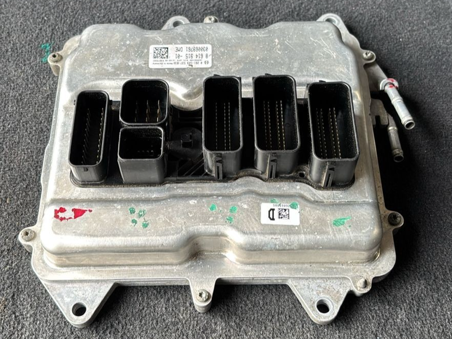 BMW F01 F02 F06 F07 F12  550i 650i 8 614 ENGINE CONTROL UNIT MODULE - 8614915