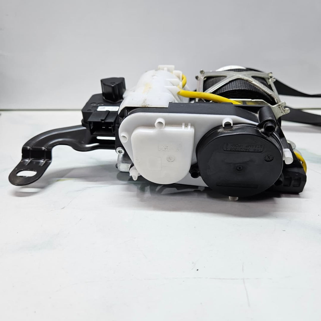 OEM BMW 5 Series G30 G31 G32 F90 Seat Belt Front Right 7430110