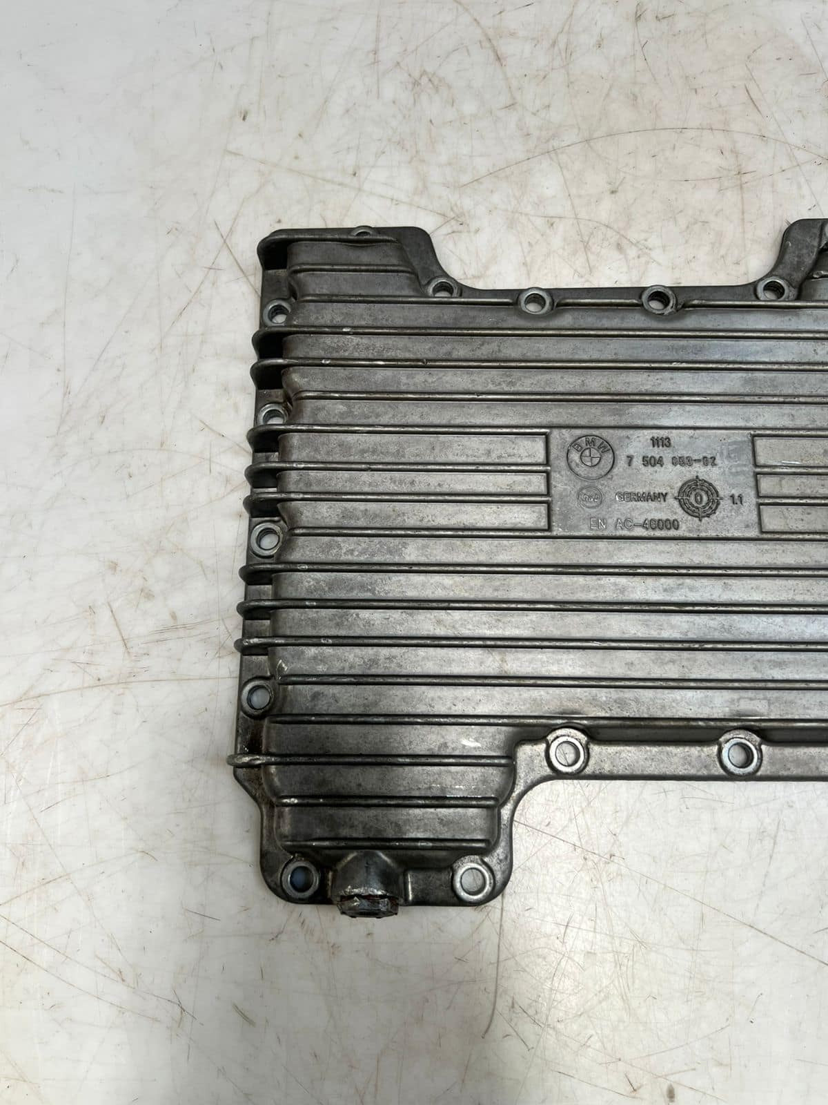 2003-2005 LAND ROVER X5 L322 with 4.4 V8 engine M62B44 Oil Pan 7504653 - 02