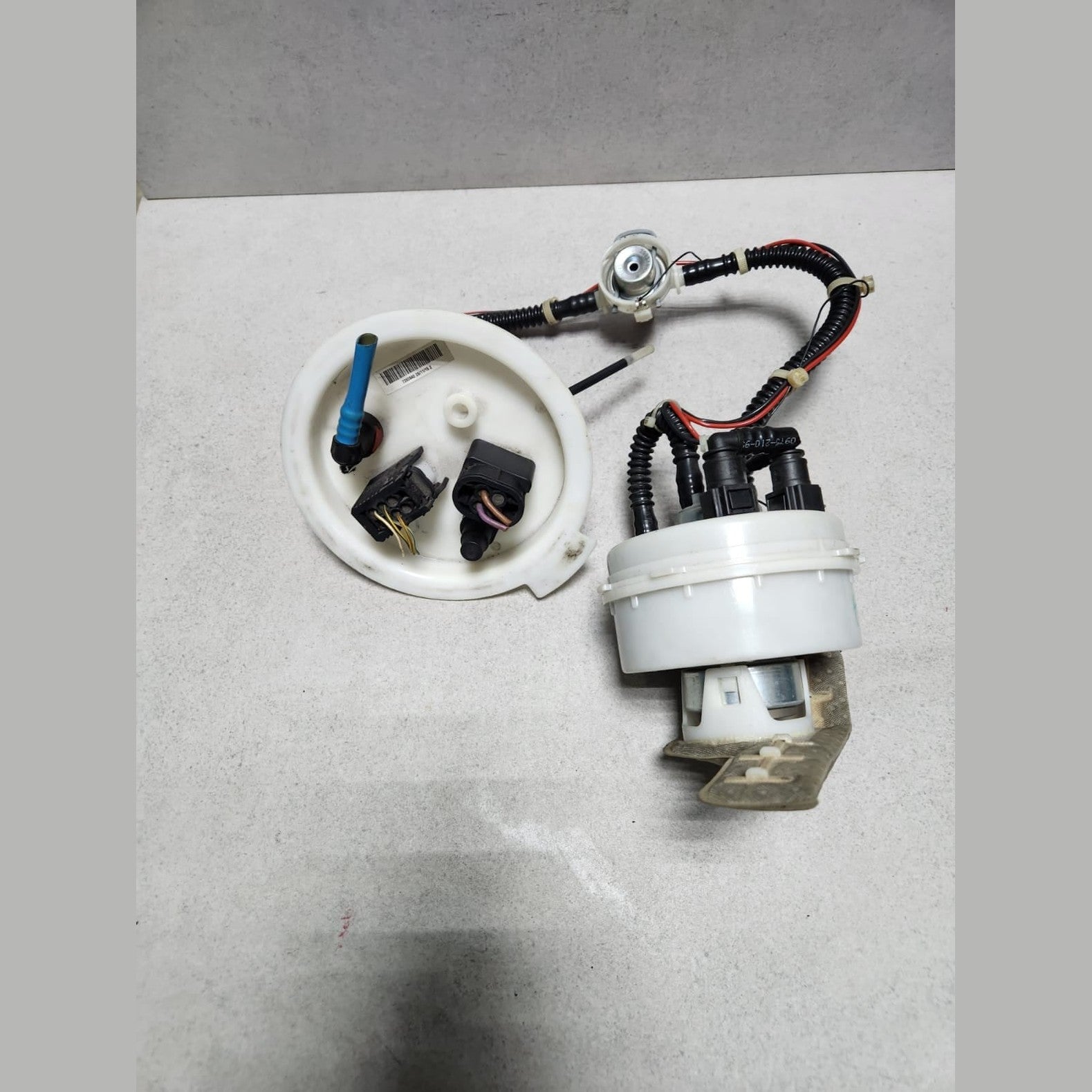 BMW Fuel Feed Unit 7260640 6 Gran Coupe F06 3 Series and 6 Series