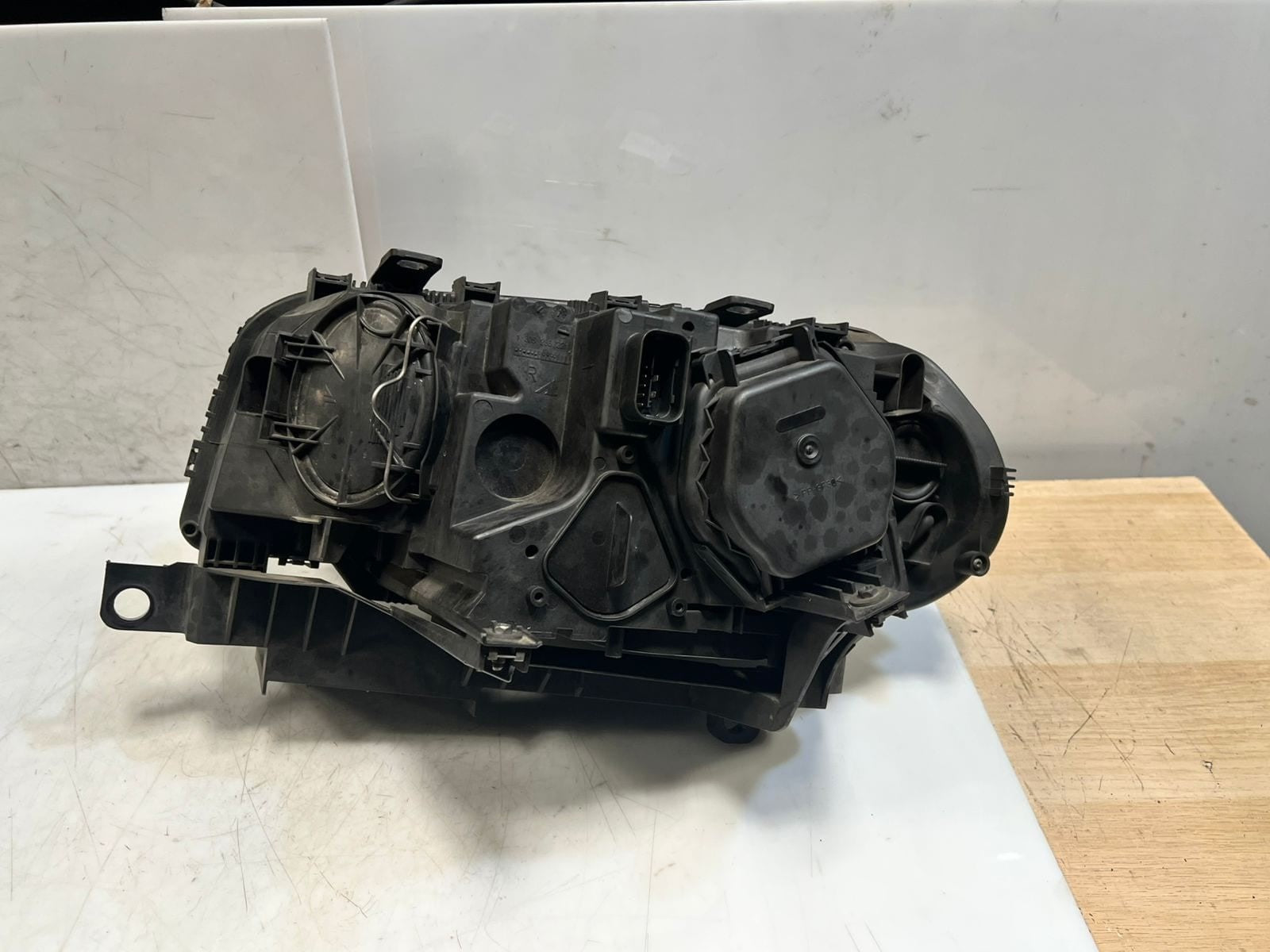 2008-2009 BMW X3 E83 Front Headlight Right & Left halogen 7162196