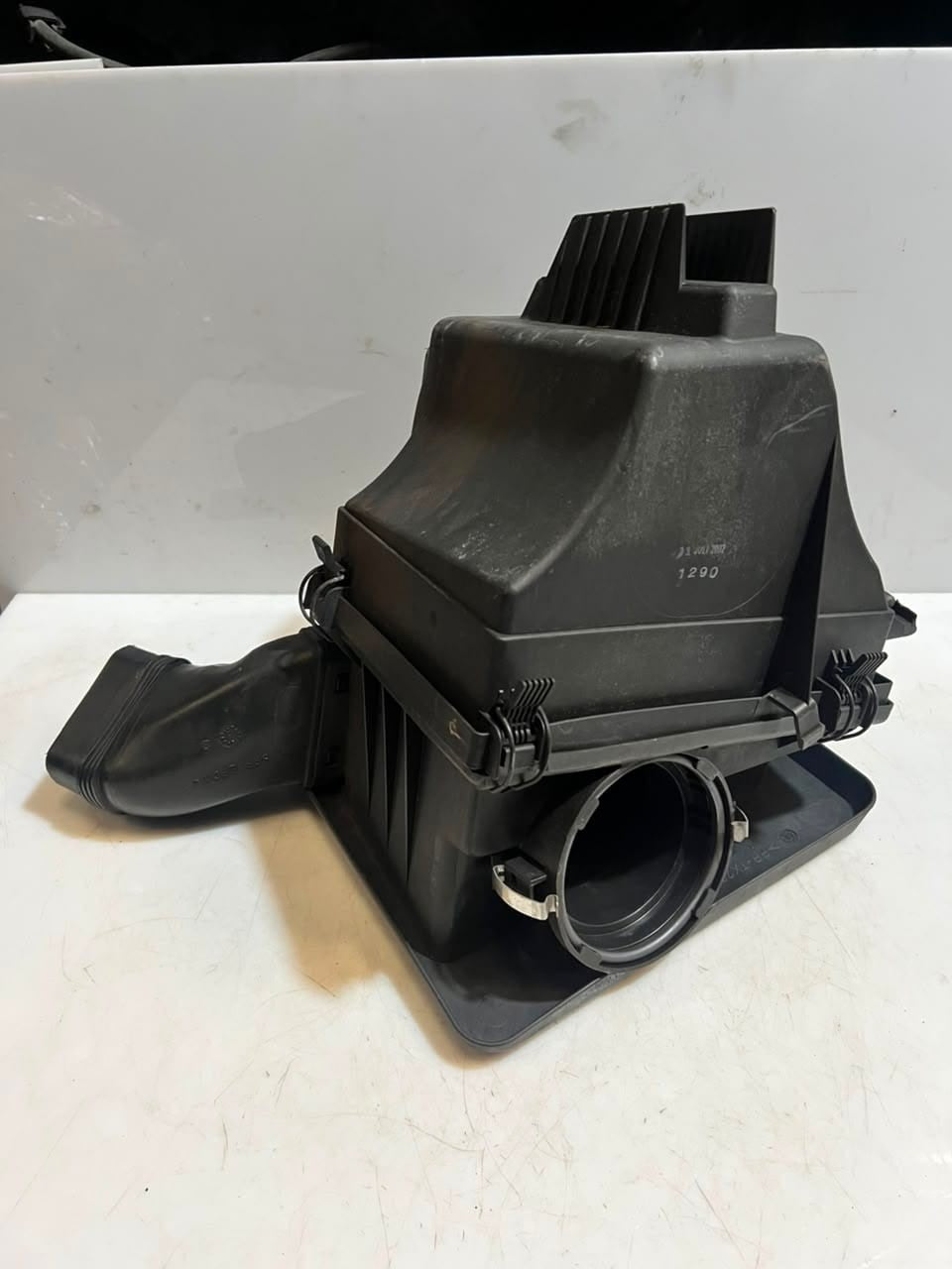 2001-2006 BMW 330Ci E46 3 Series Air Filter Housing 7501975 OEM