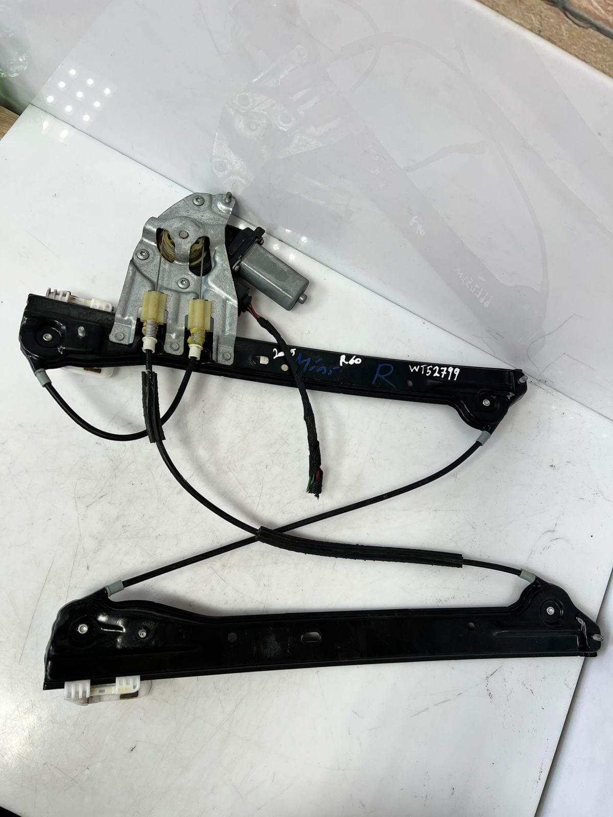 2011-2016 Mini Cooper Countryman Front Right Window Regulator With Motor 9800566