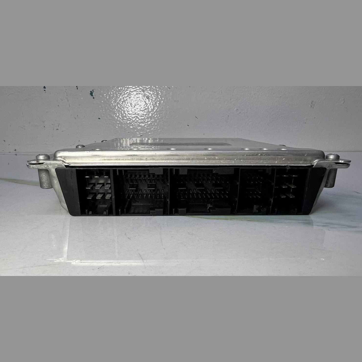 2002-2005 Mercedes-Benz C320 Engine Control Unit A1121535879 C320 and E320