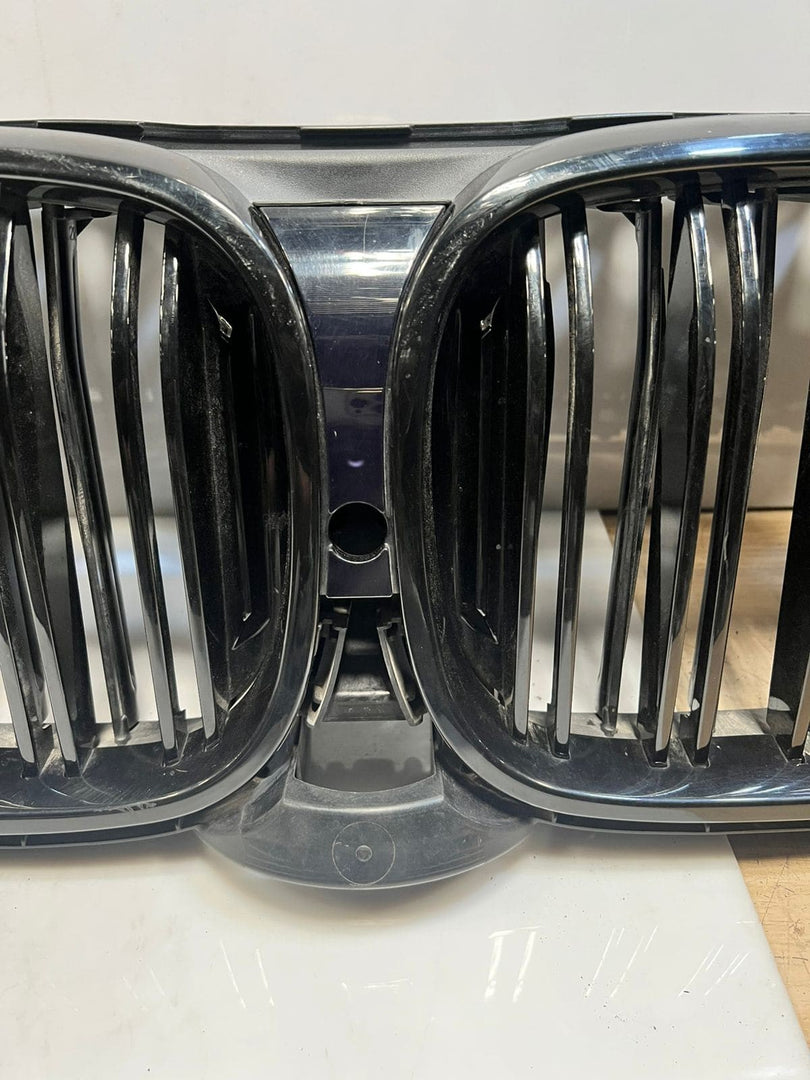 2019-2022 BMW 330i 3 5 7 Series G20 G30 G11 G12 Air Shutter Grille 187156 OEM