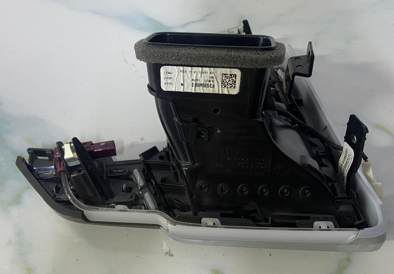 OEM BMW G05 F95 G06 F96 G07 Air Vent Fresh Air Grill Left 9399469