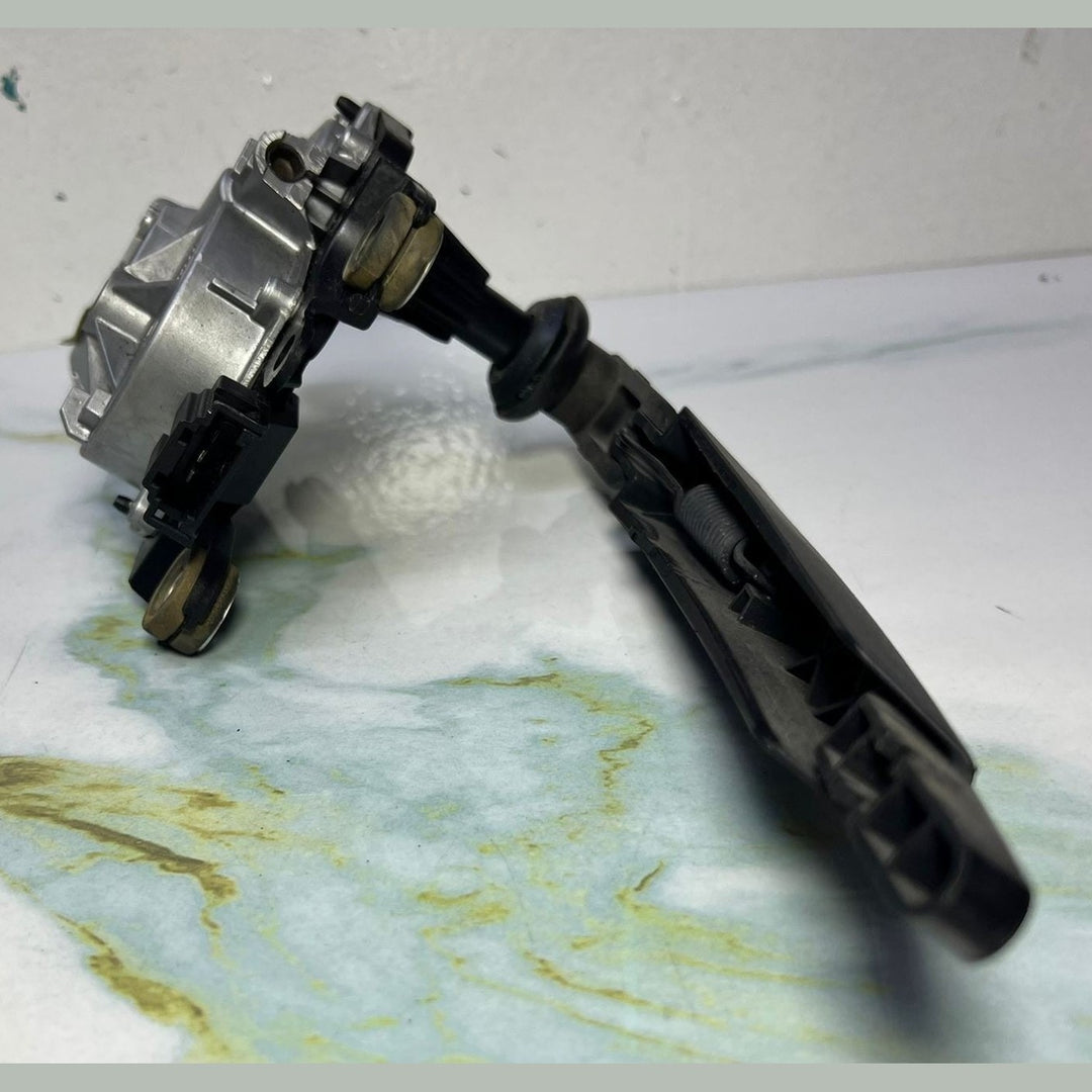 Mercedes-Benz Rear Wiper Motor A2469061701 B-Class W246 W242 B180 CDI