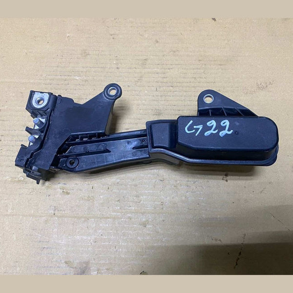 2019-2025 BMW 330i Jump Start Battery Voltage Terminal 6842526,3 Series G20, 4 S