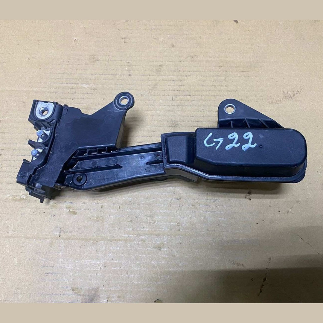 2019-2025 BMW 330i Jump Start Battery Voltage Terminal 6842526,3 Series G20, 4 S