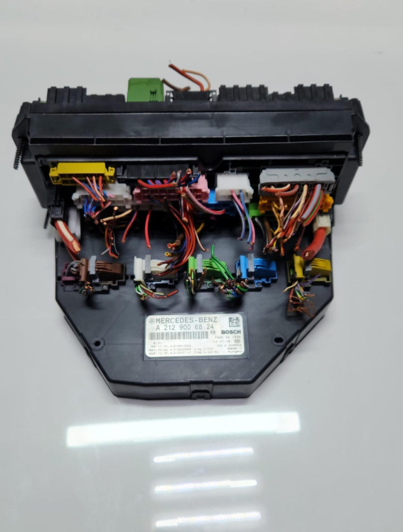 10-16 Mercedes-Benz W212 W204 Front SAM Module Relay Fuse Box A212 9006824 OEM