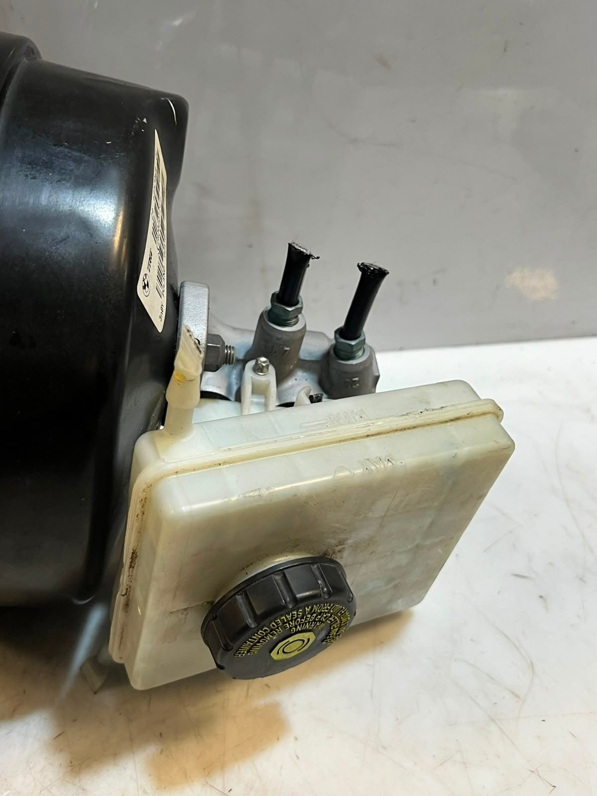 2010-2017 BMW X3 F25 Power Vacuum Brake Booster CYLINDER 6857869 OEM
