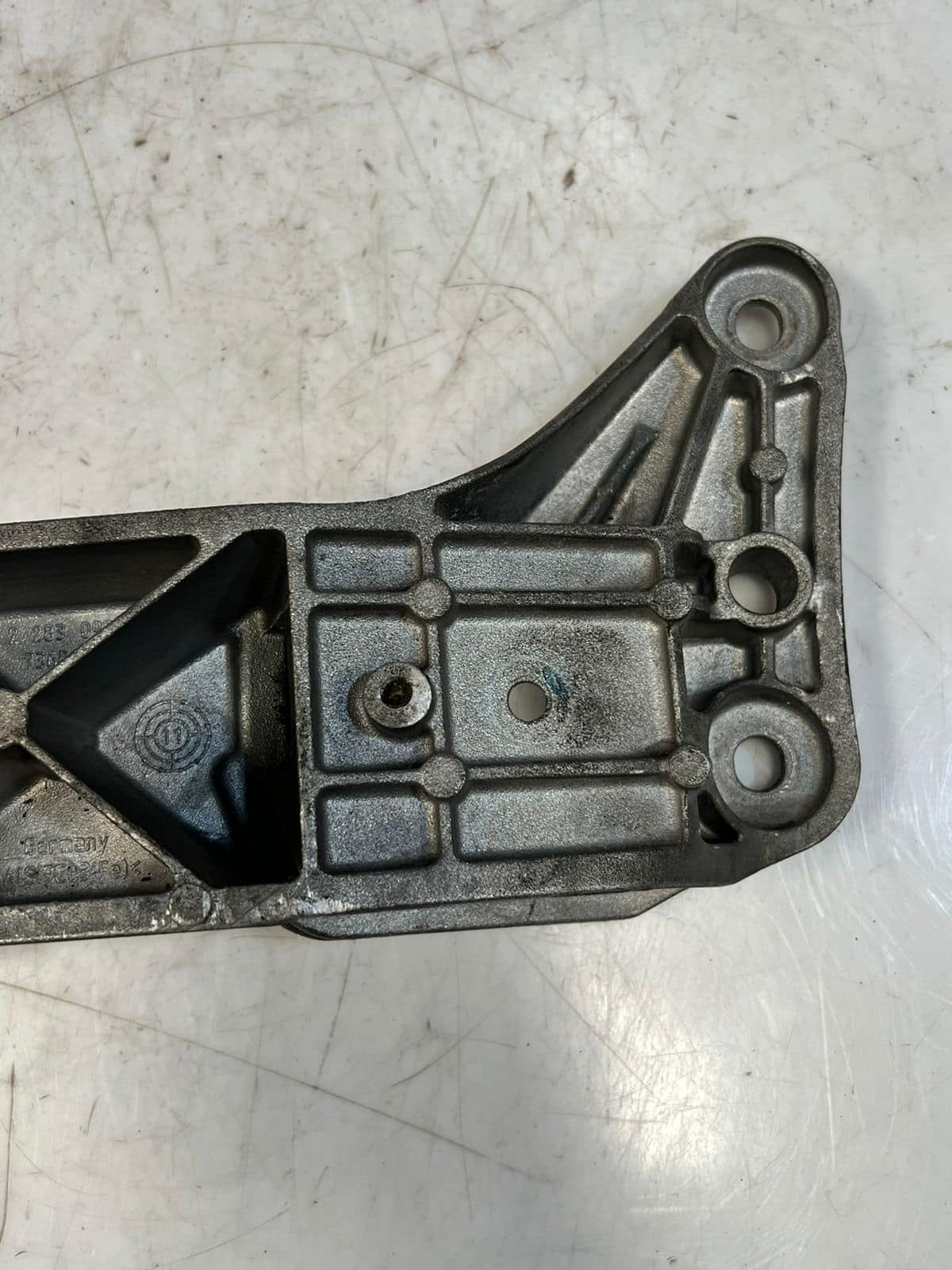 2008-13 BMW M3 E90 E92 E93 4.0L S65 MANUAL Transmission Crossmember 2283099 OEM
