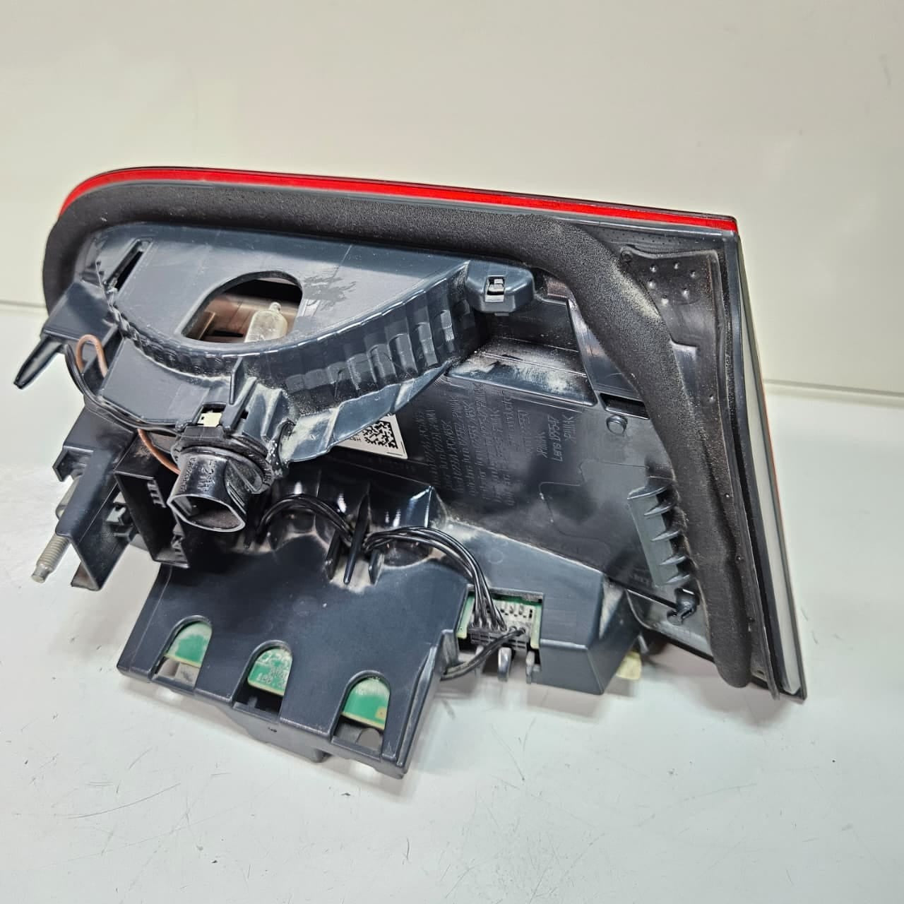 7369120-BMW 3 Series F30 F31 F35 LCI M3 F80 Rear Inner Taillight Right Side OEM