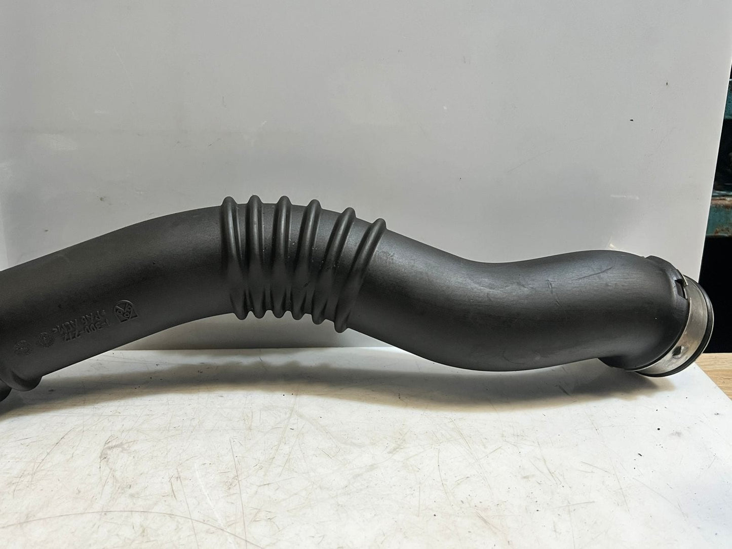 2012-2016 BMW Z4 E89 N20 X1 2.0i E84 AIR LINE DUCT Intercooler Hose 7607941 OEM