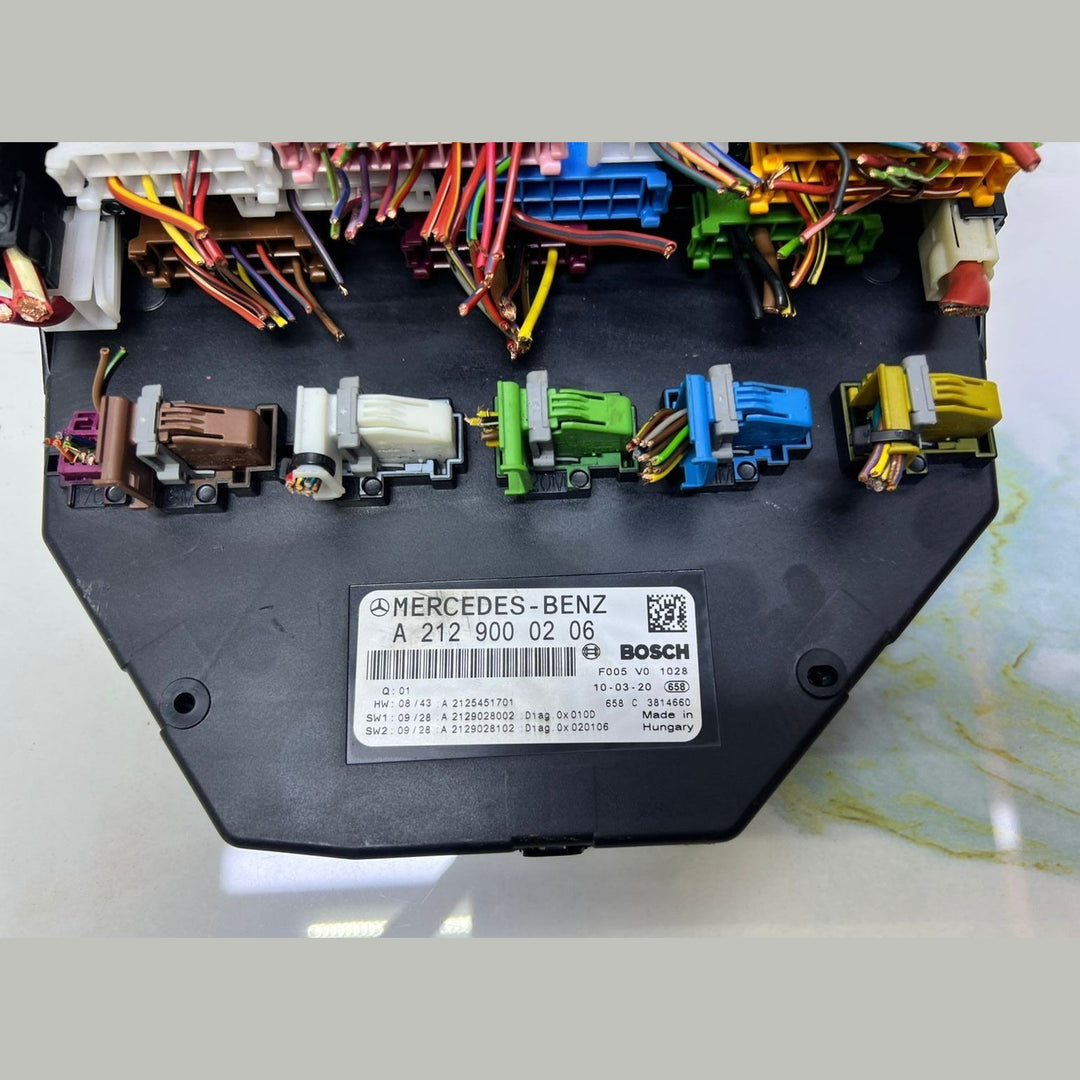 10-16 Mercedes-Benz W212 W204 Front SAM Module Relay Fuse Box A212 9000206 OEM