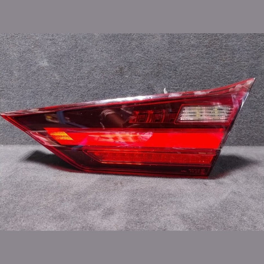 BMW 1er-Reihe F40 Heckleuchte im Heckdeckel, rechts 7450652