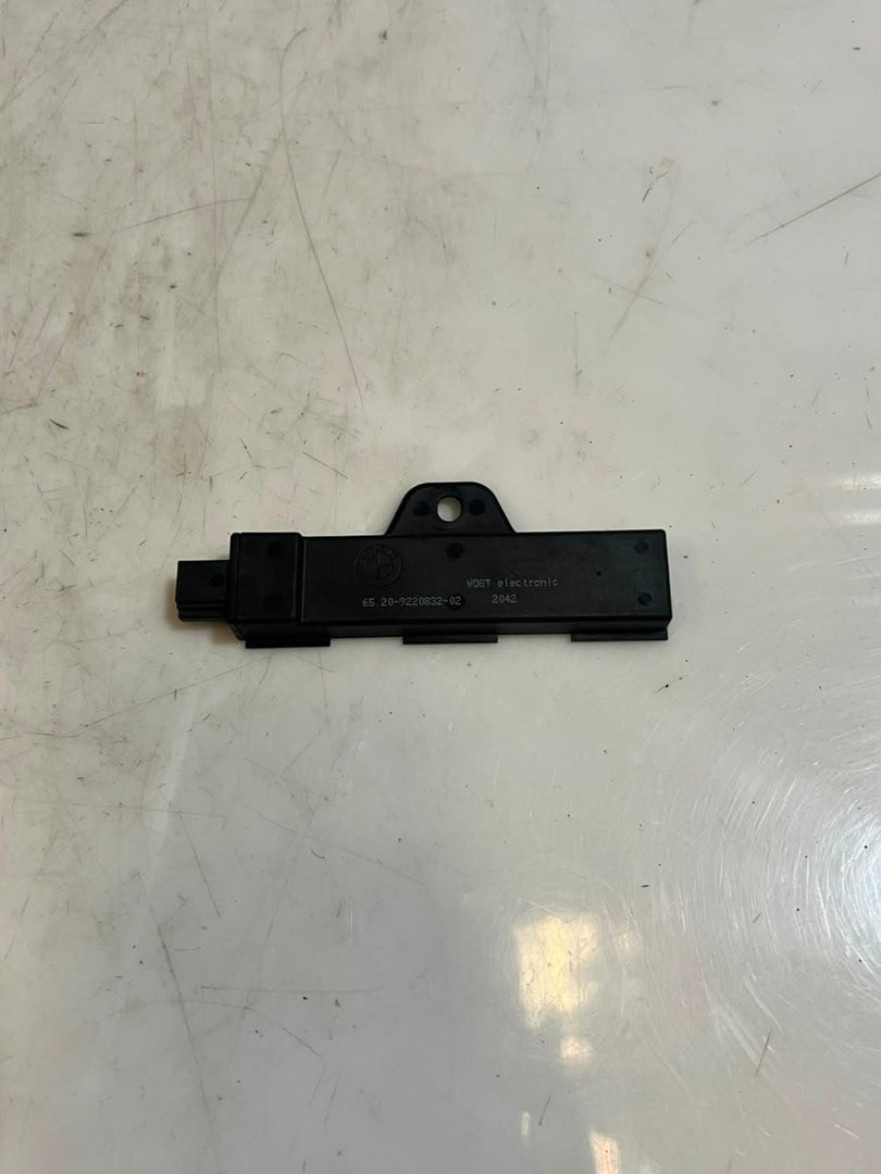 2014-2019 BMW F10, F25 X3, and F97 X3 Keyless Entry Antenna 9220832 OEM