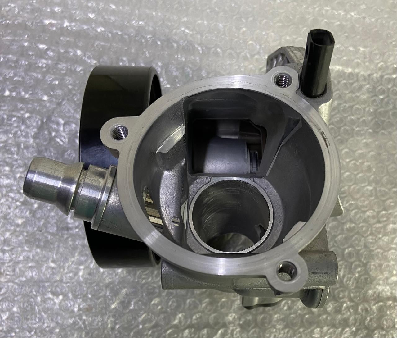 OEM BMW G30 M550d xDrive G11 G12 G05 G06 G07 Coolant Water Pump 7645961