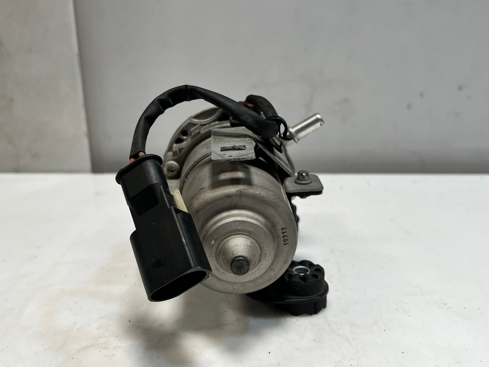 BMW 5 Series F10 F11 N55 3.0 ENGINE Brake BOOSTER Vacuum Pump 6857404 OEM