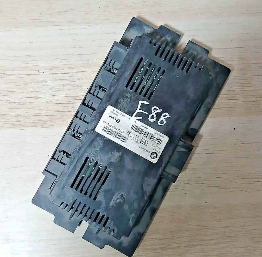 BMW 1 Series E81 118D Light Module Housing FRM ECU OEM 6827065