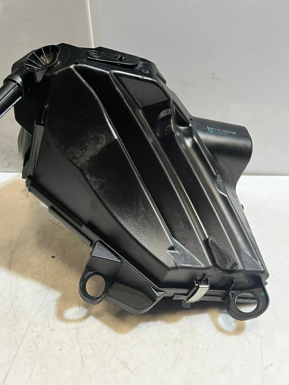 2011 BMW E90, E91, E92, E93 X1 E84 130KW DIESEL Air Filter Housing 8512599 OEM