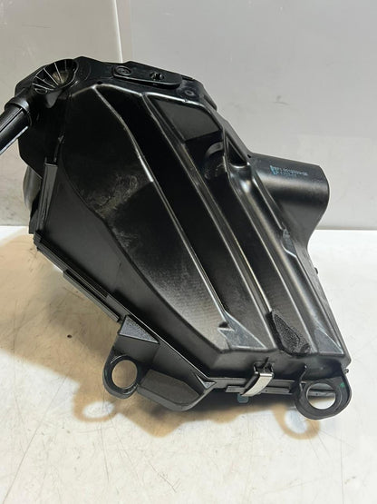 2011 BMW E90, E91, E92, E93 X1 E84 130KW DIESEL Air Filter Housing 8512599 OEM