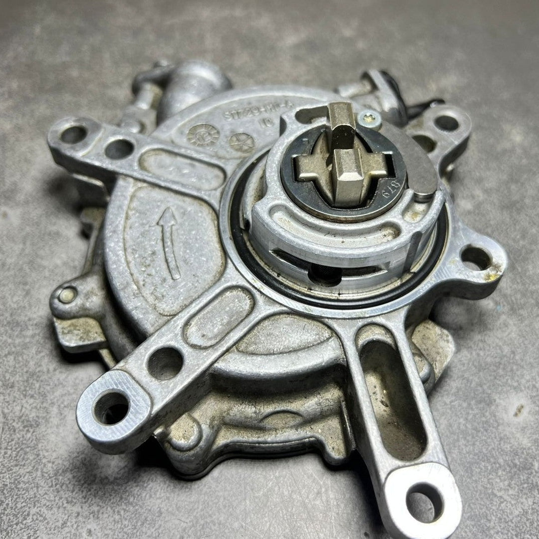 2012 Mercedes-Benz W207 E-Class OM276 Cylinder Head Vacuum Pump A276 2300065 OEM