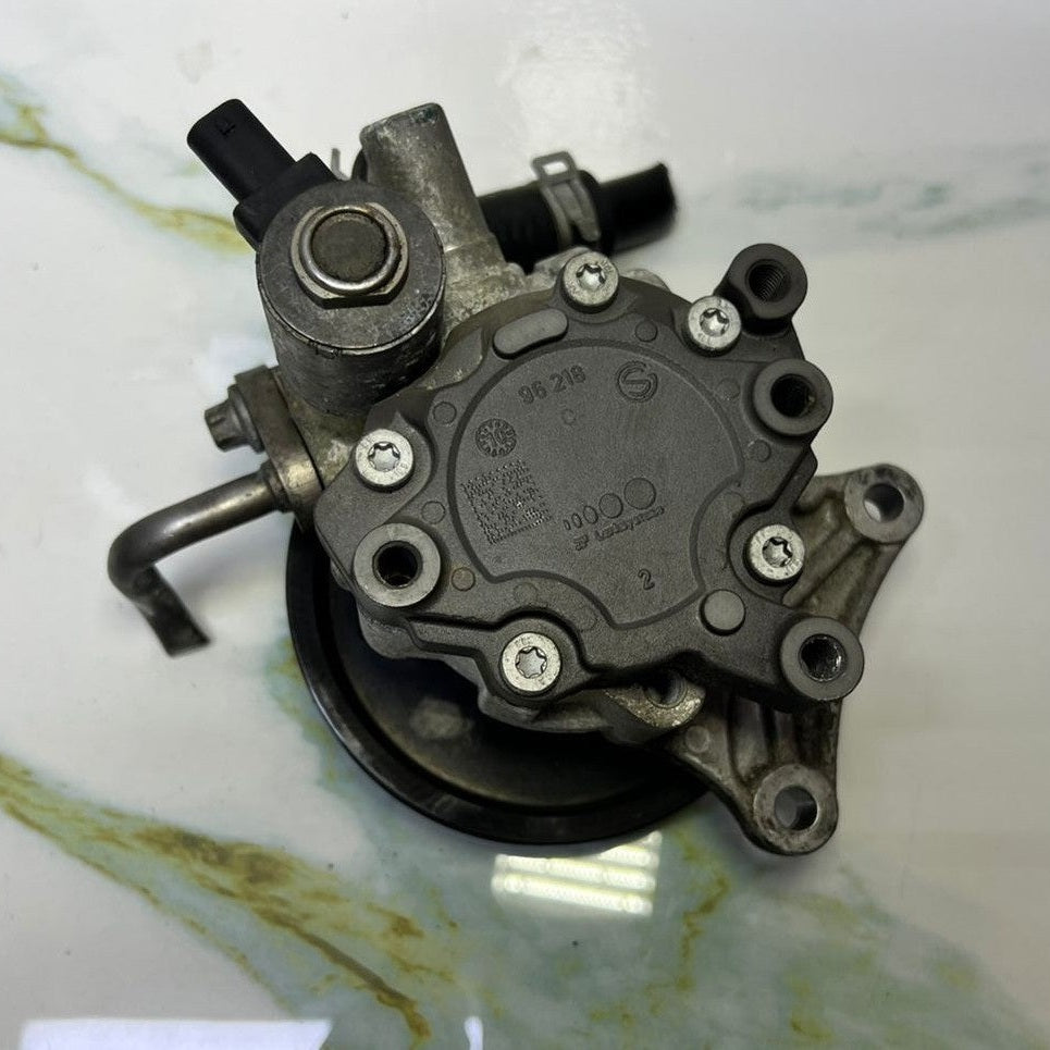 Mercedes-Benz W906 Sprinter Power Steering Hydraulic Pump A006 4667601