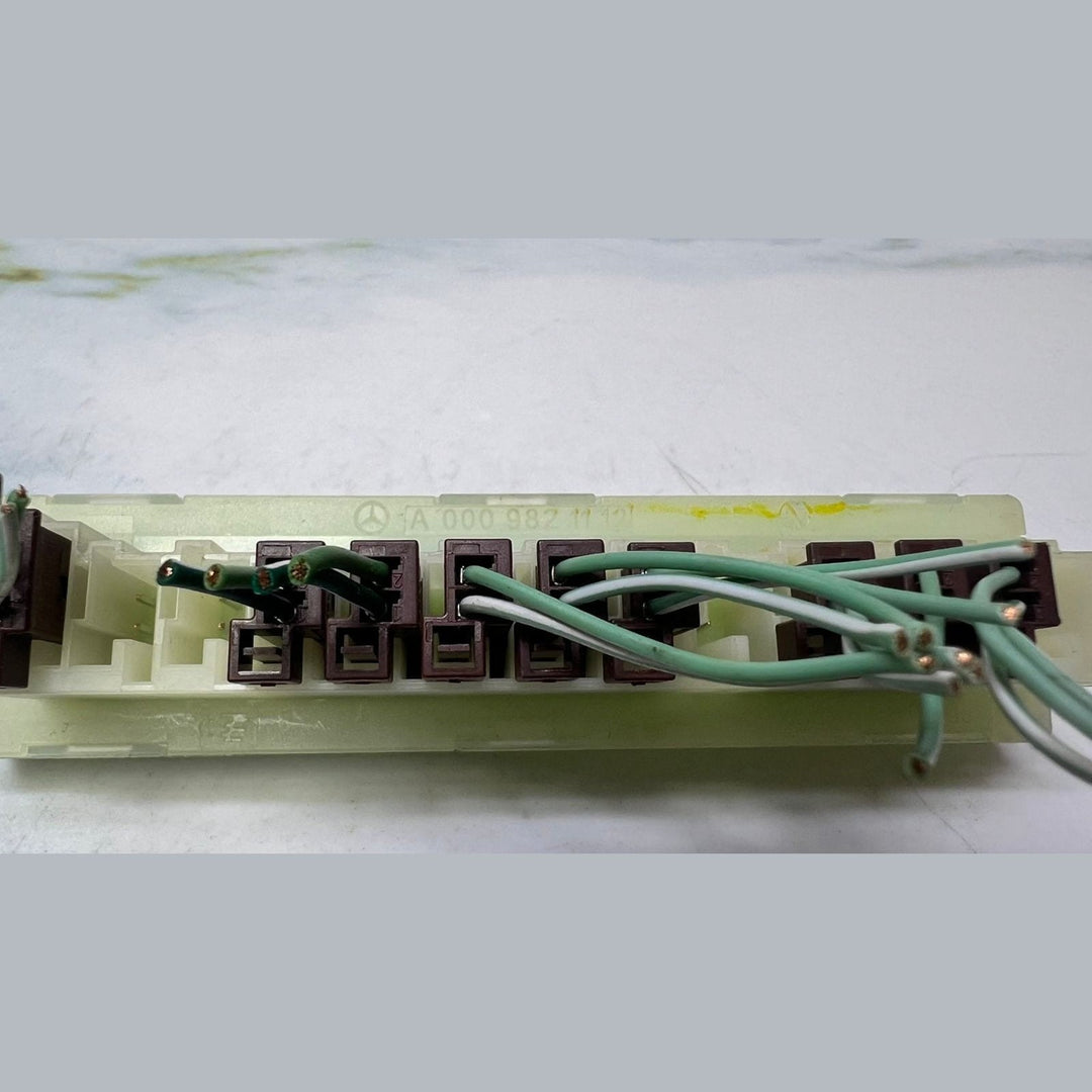 Mercedes Power Distributor A0009821112 W207 E-Class E350