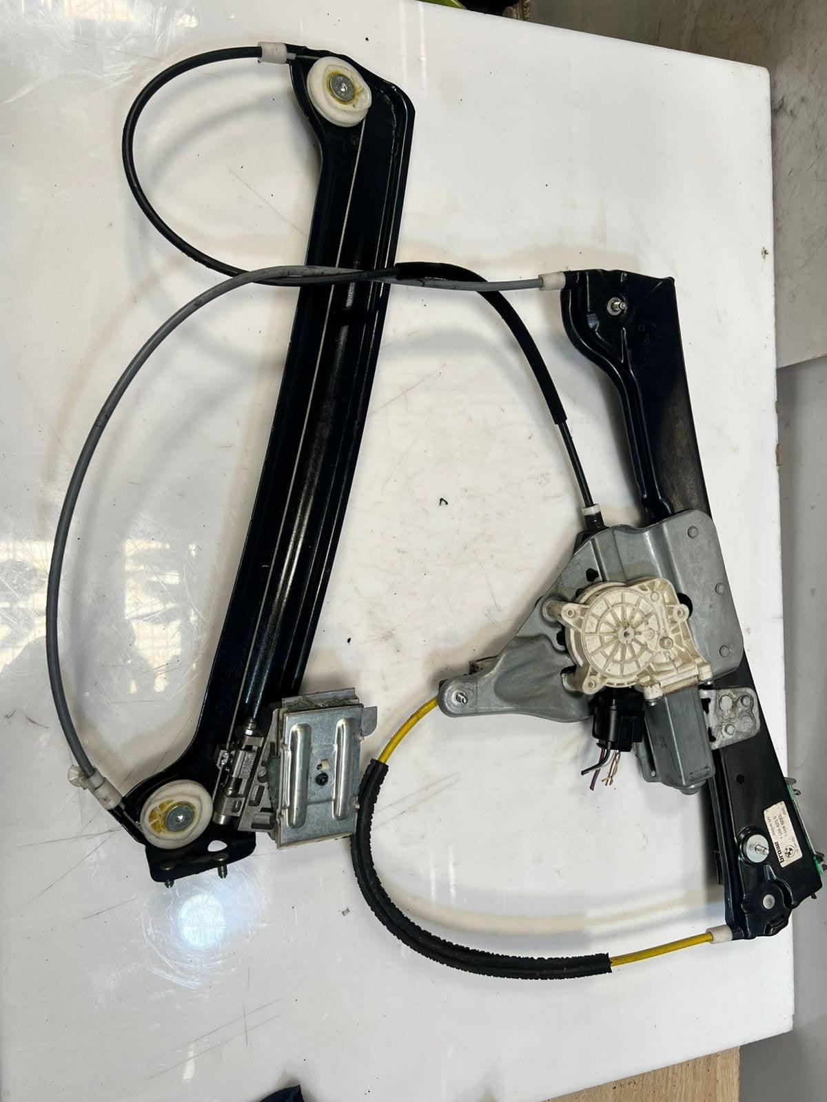 BMW 6 Series E63 E64 Front Door Window Regulator With Motor Front Left 7008623