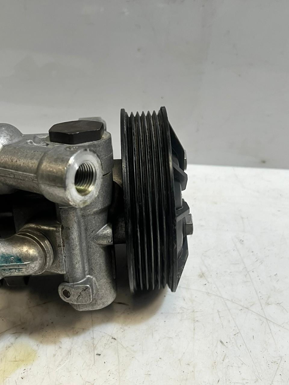 2008-2010 BMW 528i E81 E87 E90 E91 N52B25 2.5P Power Steering Pump 7539015 OEM